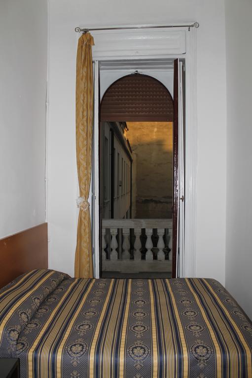 Hotel Luisa ミラノ エクステリア 写真